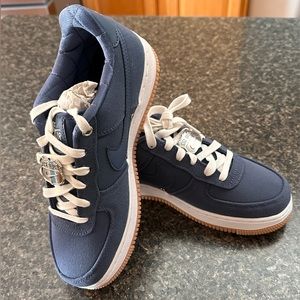 Brand new Nike AF 1 LV8. Size 5.5Y, never worn, still in box. Diffuse blue.